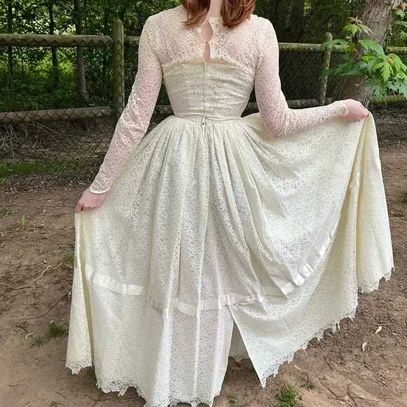 Vintage lace 1960’s long sleeve lace wedding dress - Picture 6 of 13